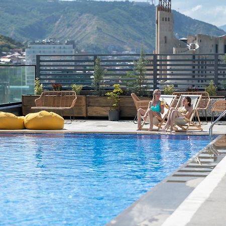 Royal Tulip Hotel & Casino, Тбілісі Екстер'єр фото Rooftop pool