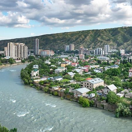 Royal Tulip Hotel & Casino, Тбілісі Екстер'єр фото The Rioni River in Vladikavkaz
