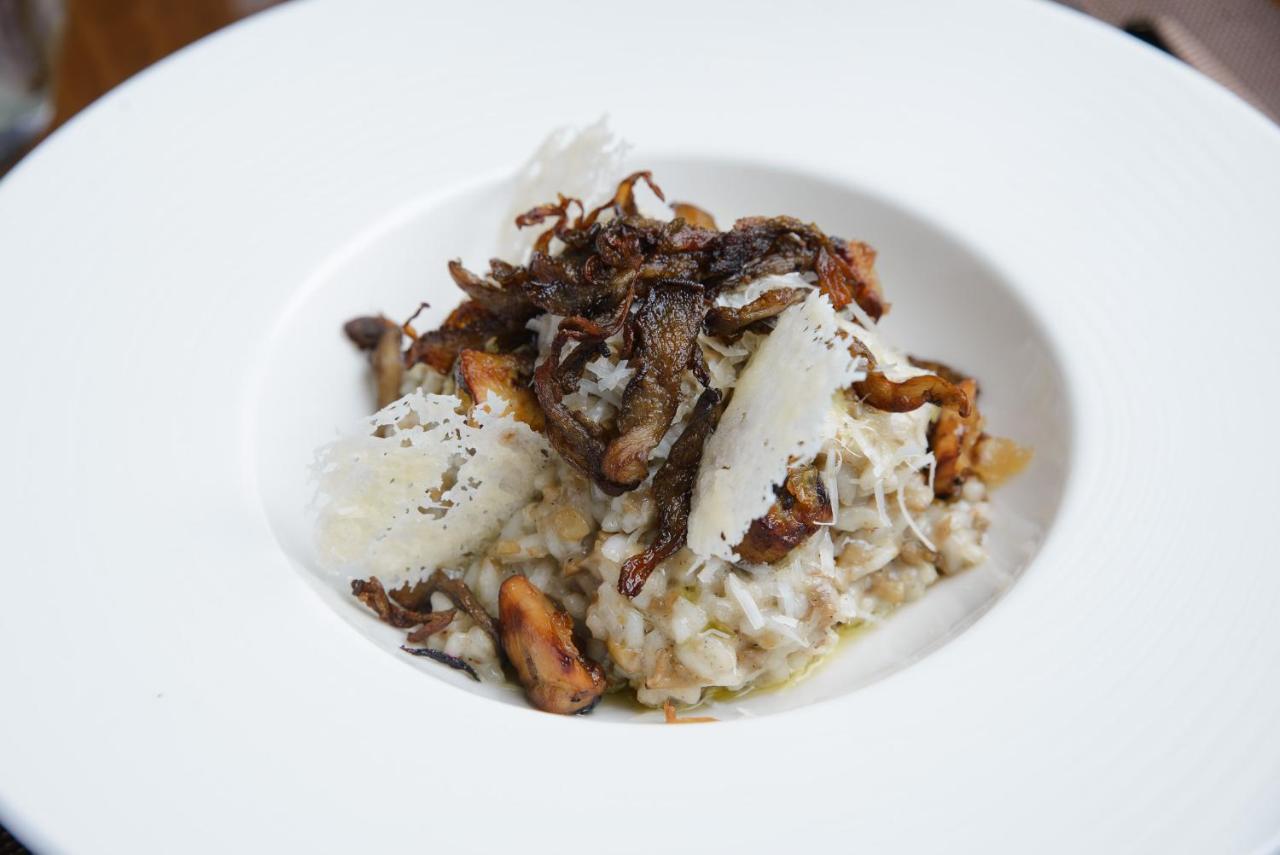 Royal Tulip Hotel & Casino, Тбілісі Екстер'єр фото A risotto with black truffle