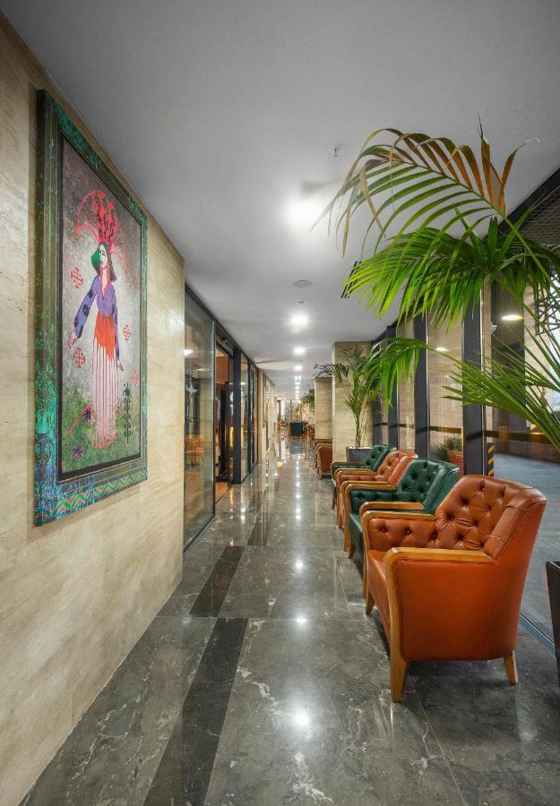 Royal Tulip Hotel & Casino, Тбілісі Екстер'єр фото Lobby