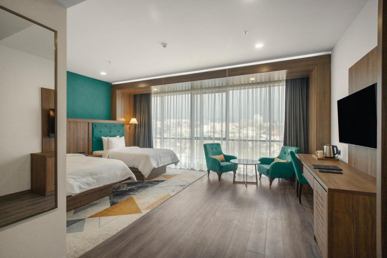 Royal Tulip Hotel & Casino, Тбілісі Екстер'єр фото