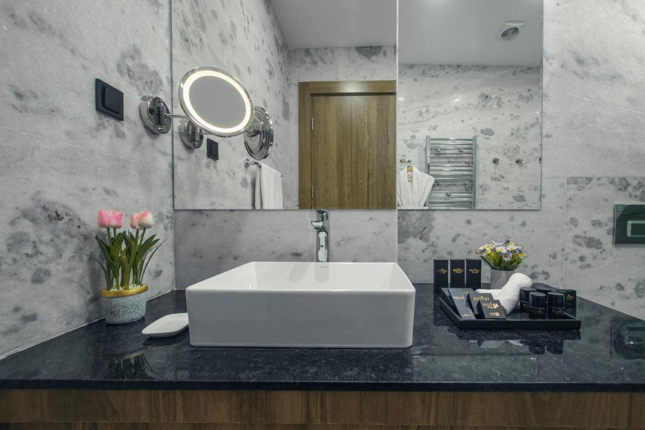 Royal Tulip Hotel & Casino, Тбілісі Екстер'єр фото Bathroom
