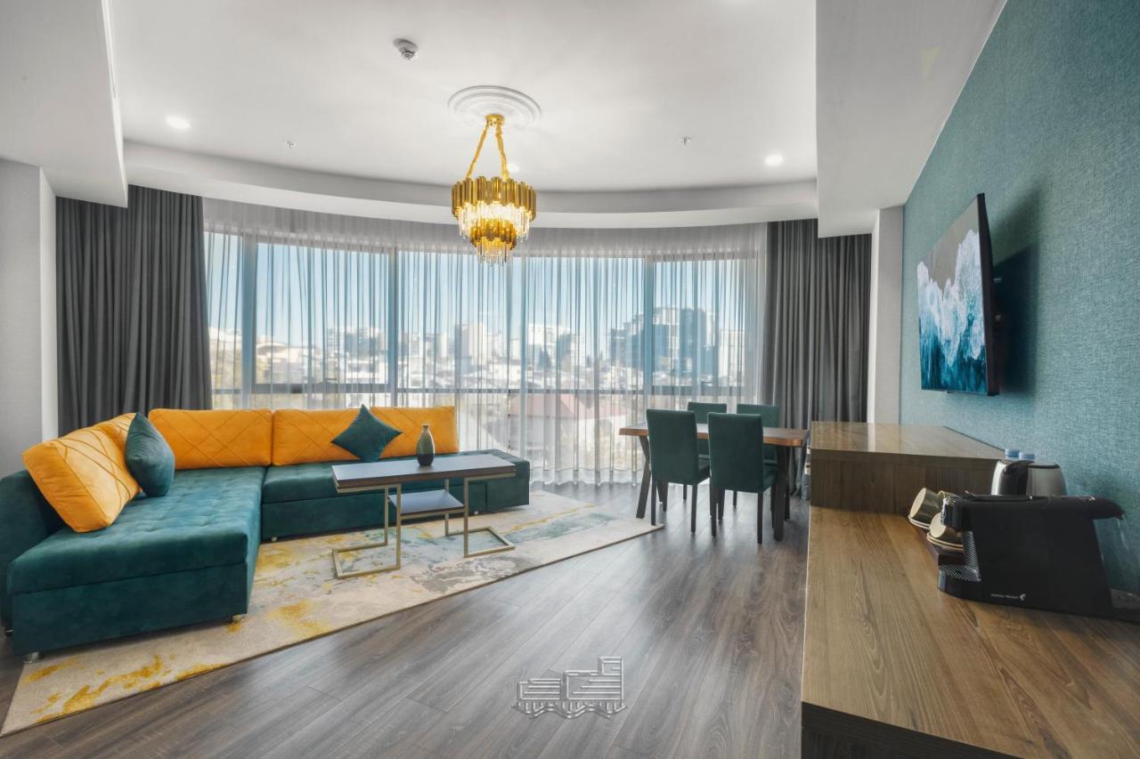 Royal Tulip Hotel & Casino, Тбілісі Екстер'єр фото Suite at the hotel