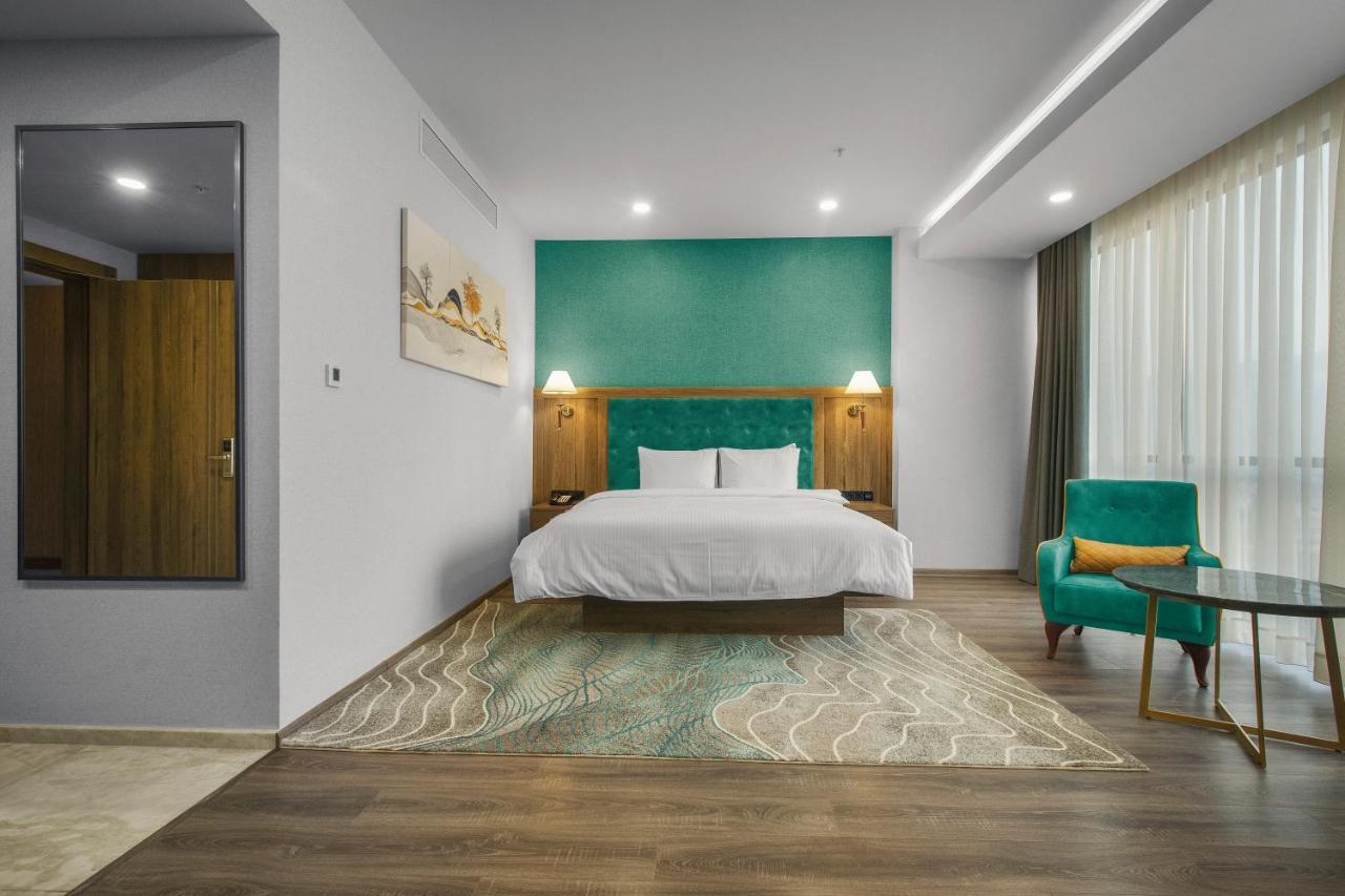 Royal Tulip Hotel & Casino, Тбілісі Екстер'єр фото