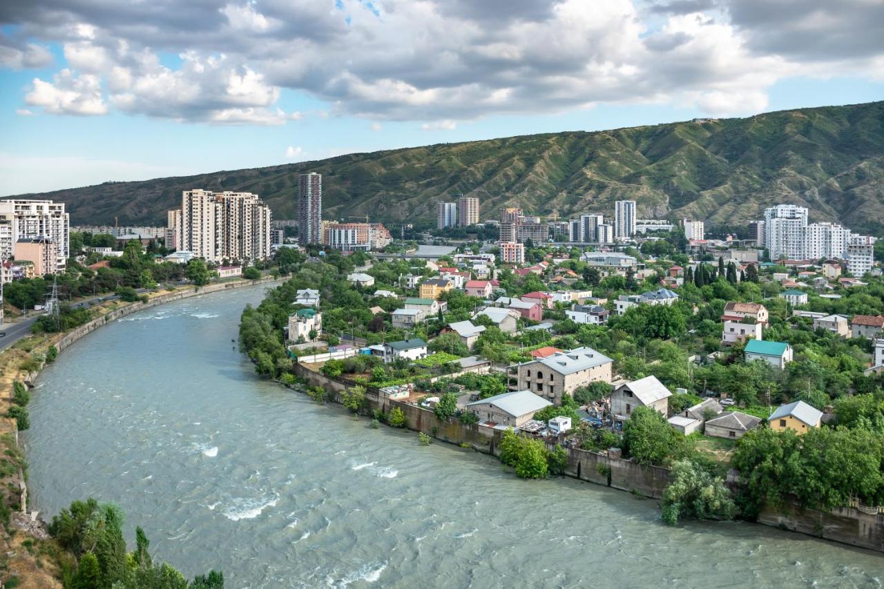 Royal Tulip Hotel & Casino, Тбілісі Екстер'єр фото The Rioni River in Vladikavkaz