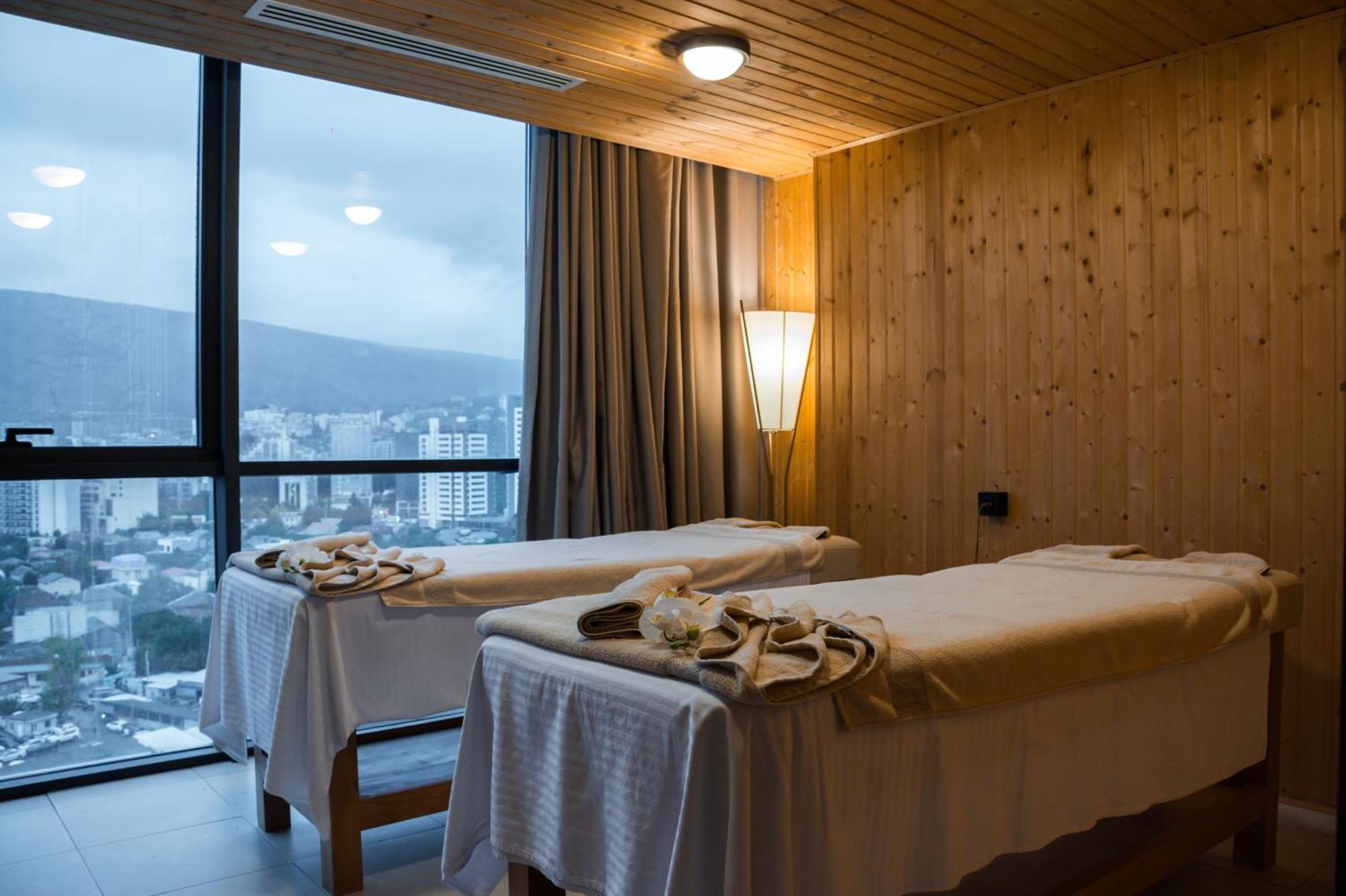Royal Tulip Hotel & Casino, Тбілісі Екстер'єр фото Massage beds